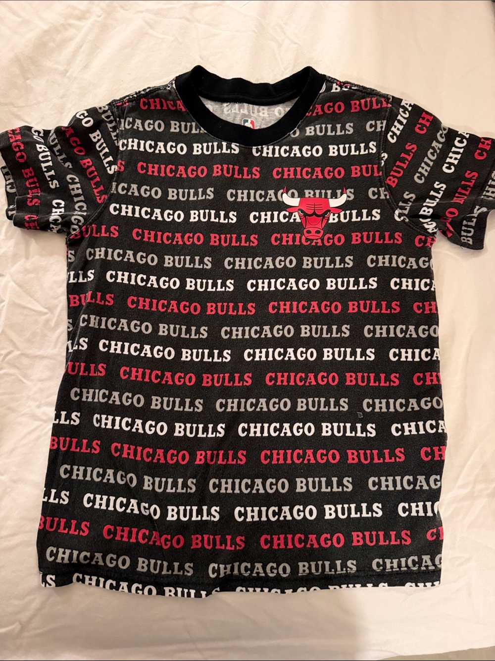 NBA Chicago Bulls All-Over Logo Tee in Black and Red